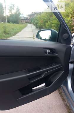 Хэтчбек Opel Astra 2004 в 