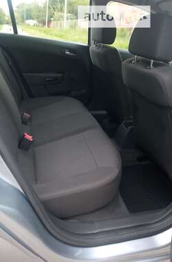Хэтчбек Opel Astra 2004 в 
