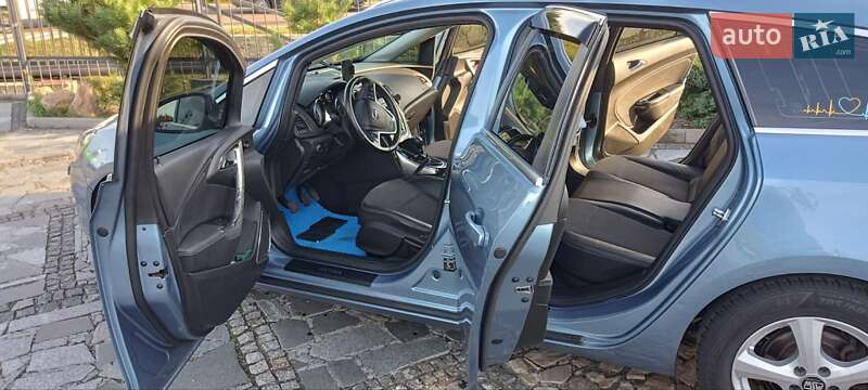 Универсал Opel Astra 2011 в Житомире