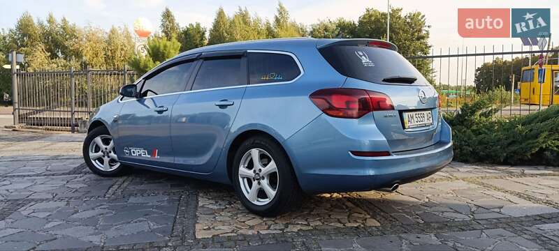 Универсал Opel Astra 2011 в Житомире