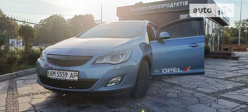 Універсал Opel Astra 2011 в Житомирі