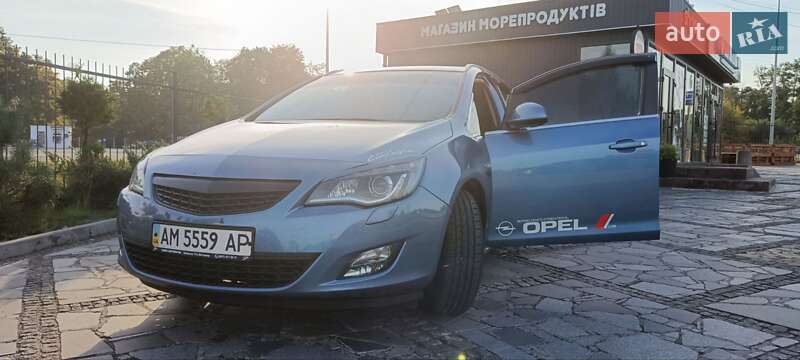 Універсал Opel Astra 2011 в Житомирі