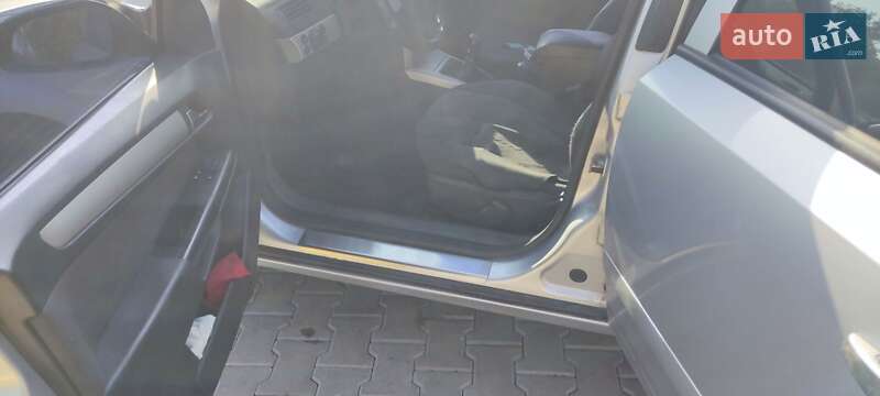 Седан Opel Astra 2008 в Дымере