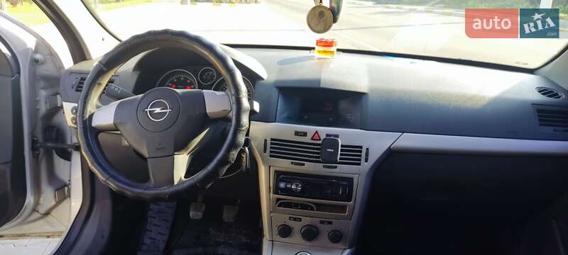 Седан Opel Astra 2008 в Дымере