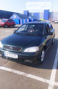 Седан Opel Astra 2004 в Киеве