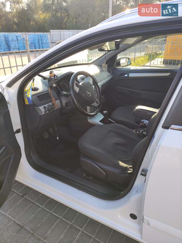 Универсал Opel Astra 2009 в Полтаве