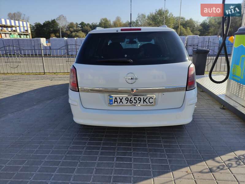 Универсал Opel Astra 2009 в Полтаве
