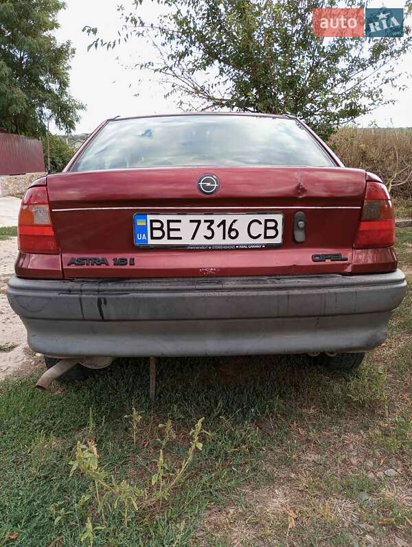 Седан Opel Astra 1992 в Южноукраїнську