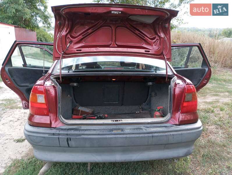 Седан Opel Astra 1992 в Южноукраїнську