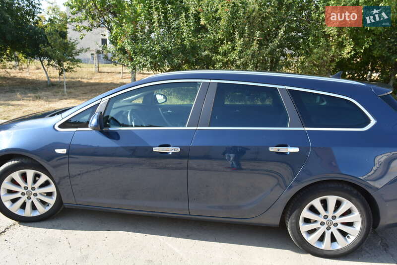 Универсал Opel Astra 2012 в Новоднестровске