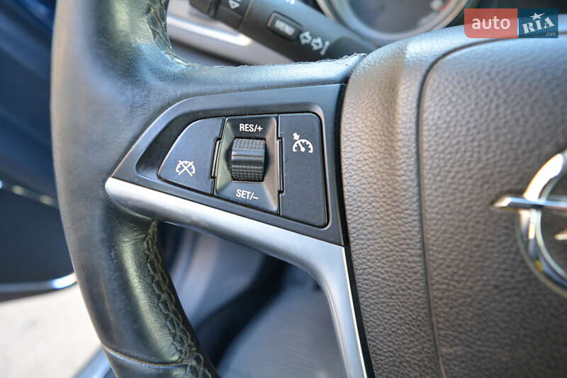 Универсал Opel Astra 2012 в Новоднестровске