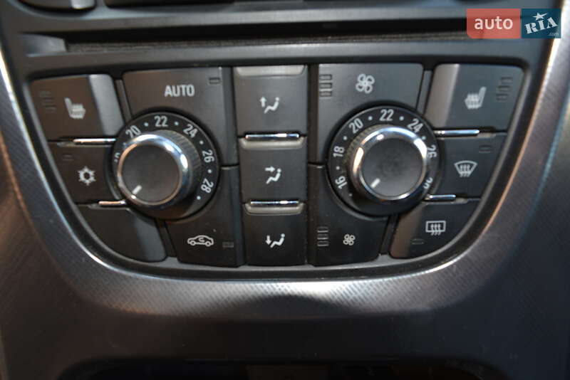 Универсал Opel Astra 2012 в Новоднестровске