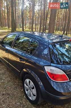 Хэтчбек Opel Astra 2006 в 
