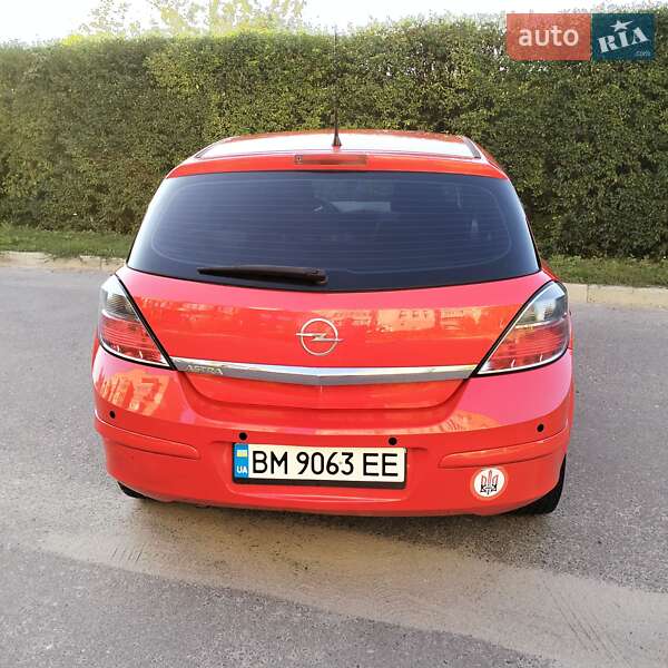 Хэтчбек Opel Astra 2013 в Сумах