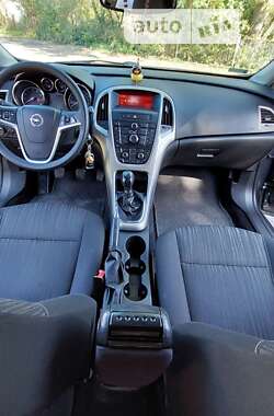 Универсал Opel Astra 2011 в Калуше