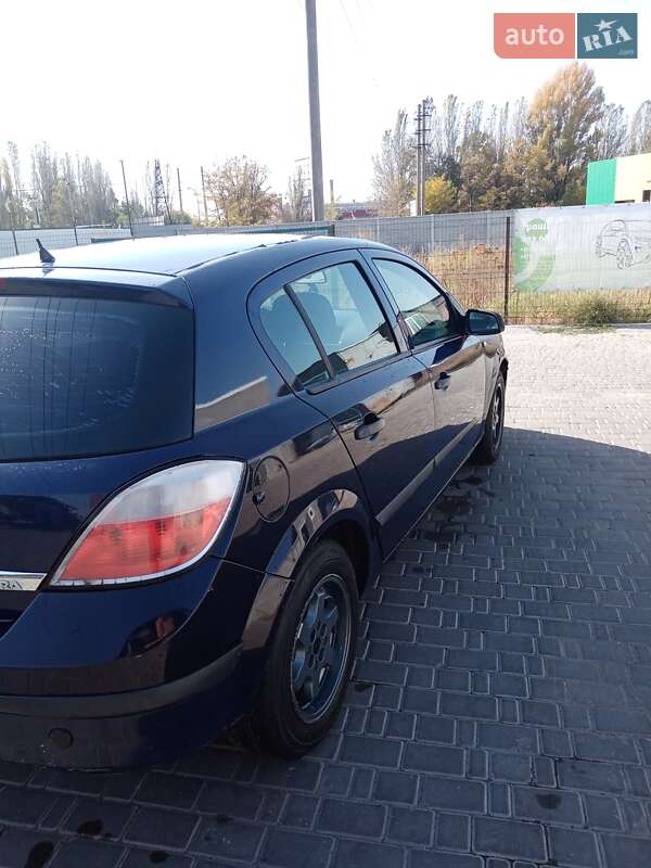 Хэтчбек Opel Astra 2006 в Херсоне