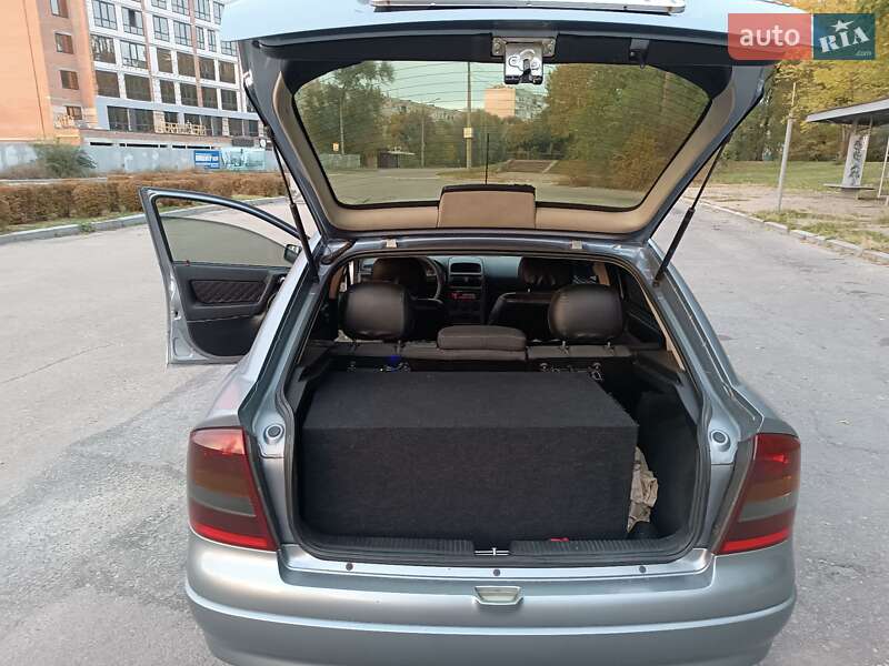 Хэтчбек Opel Astra 2003 в Запорожье