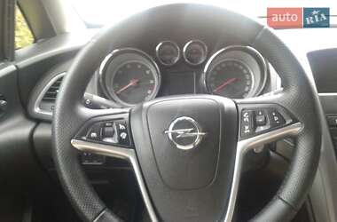 Універсал Opel Astra 2014 в Золочеві