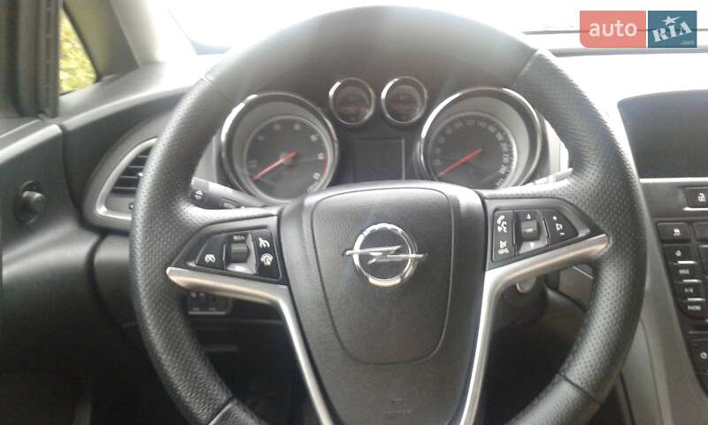 Универсал Opel Astra 2014 в Золочеве