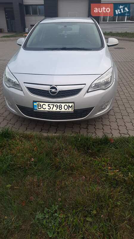 Универсал Opel Astra 2012 в Львове