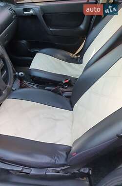 Седан Opel Astra 2001 в Харкові