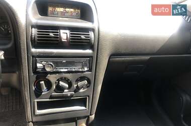 Седан Opel Astra 2006 в Долині