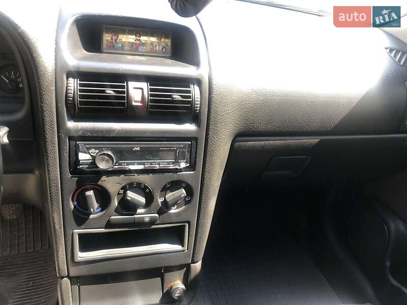 Седан Opel Astra 2006 в Долине