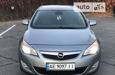 Хэтчбек Opel Astra 2010 в Днепре