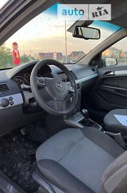 Універсал Opel Astra 2005 в Львові