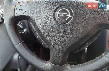 Хэтчбек Opel Astra 2003 в 