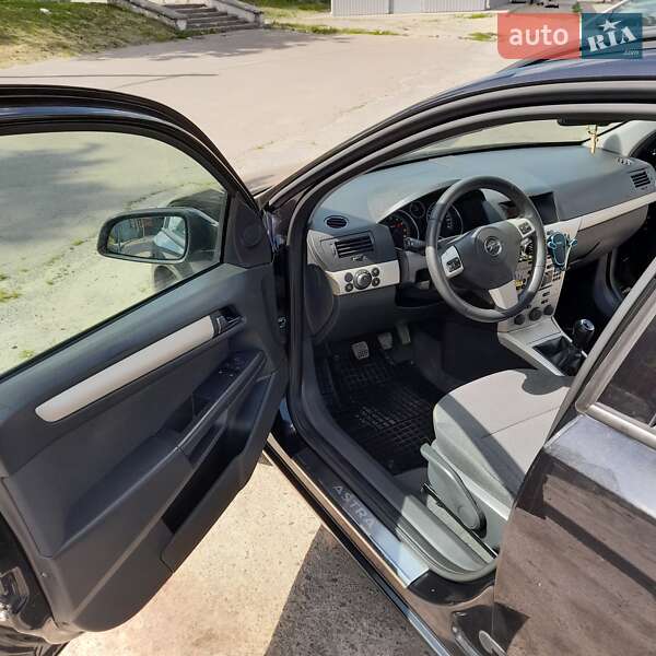 Універсал Opel Astra 2008 в Рівному