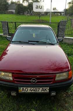 Седан Opel Astra 1993 в Перечині