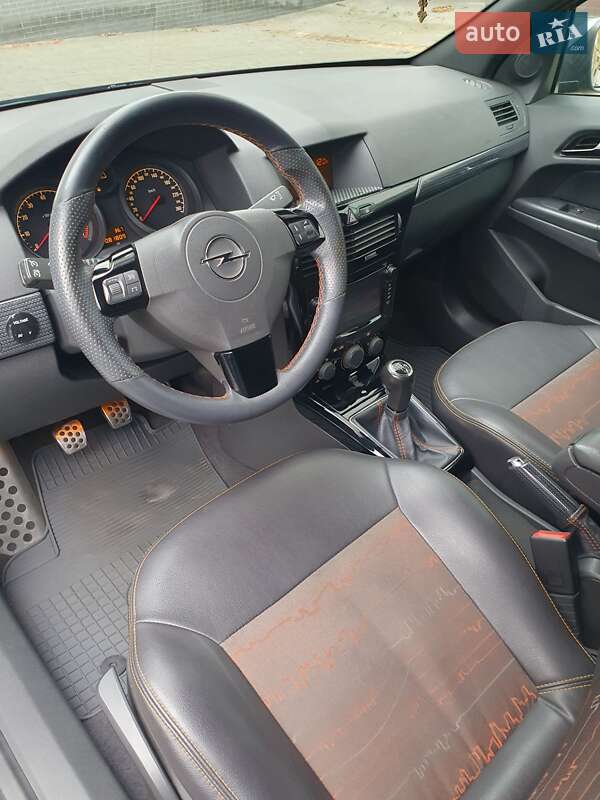 Хэтчбек Opel Astra 2011 в Ивано-Франковске