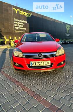 Універсал Opel Astra 2011 в Івано-Франківську