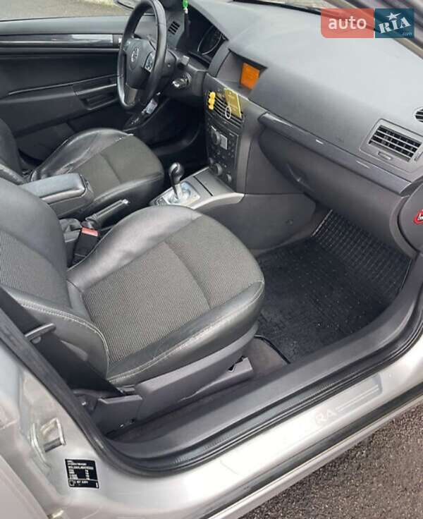 Хэтчбек Opel Astra 2004 в Мукачево