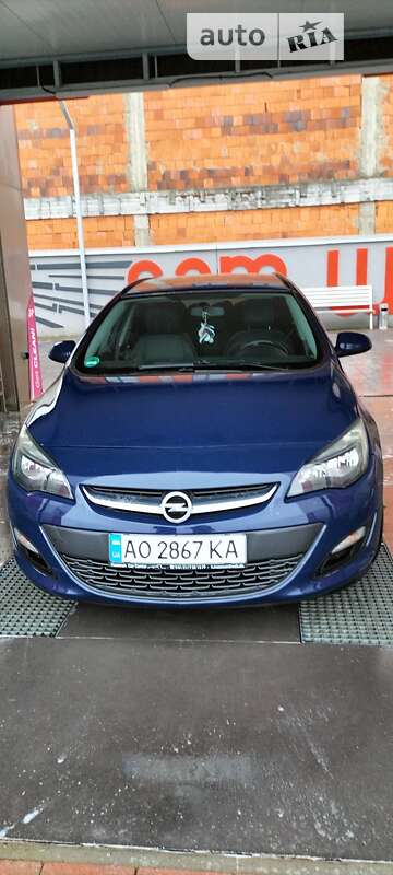 Универсал Opel Astra 2014 в Хусте