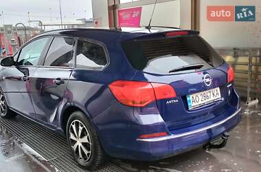 Универсал Opel Astra 2014 в Хусте