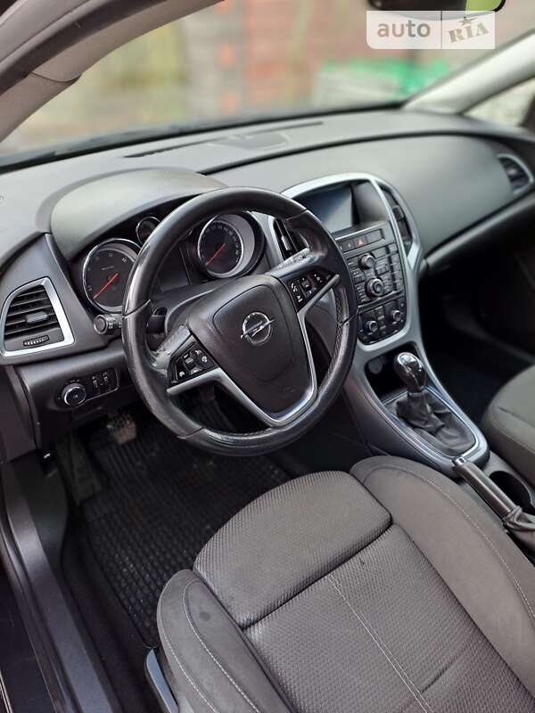 Универсал Opel Astra 2014 в Радивилове