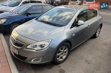 Хэтчбек Opel Astra 2011 в 