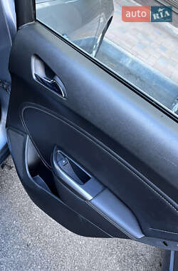 Хэтчбек Opel Astra 2011 в 