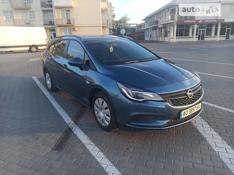 Универсал Opel Astra 2017 в Ужгороде
