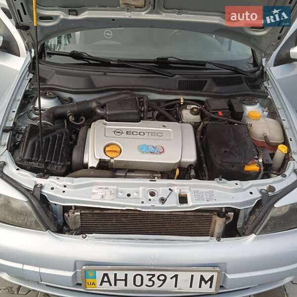 Седан Opel Astra 2004 в Чернівцях