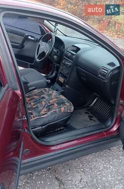 Хэтчбек Opel Astra 2003 в 