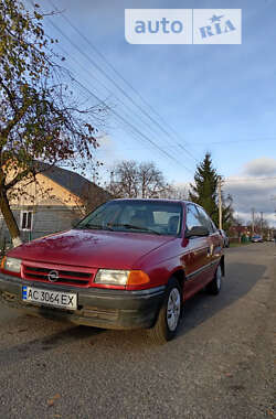 Хэтчбек Opel Astra 1993 в Киверцах