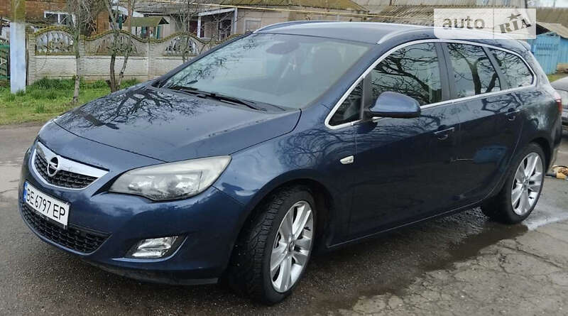 Универсал Opel Astra 2011 в Очакове