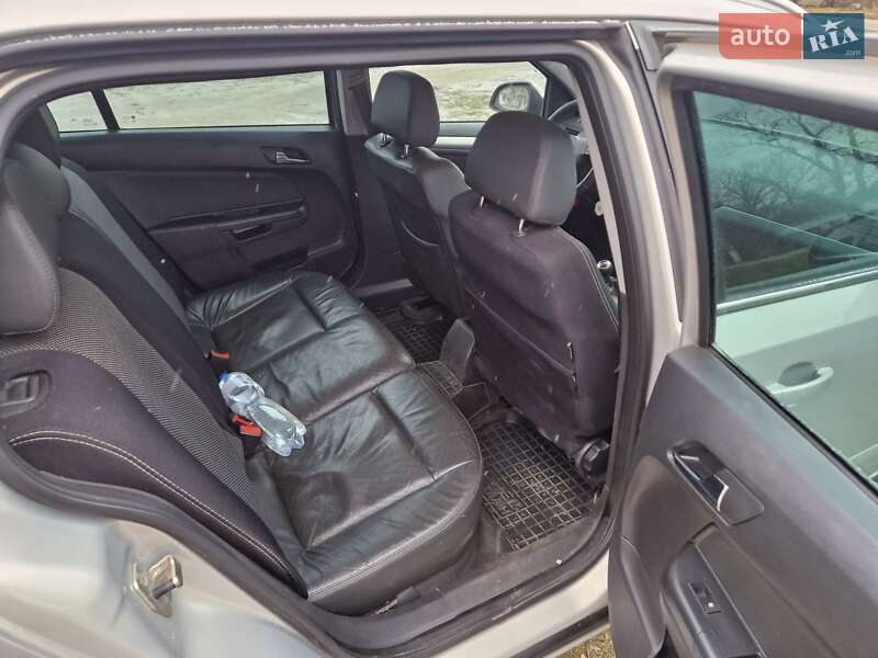 Универсал Opel Astra 2009 в Зачепиловке