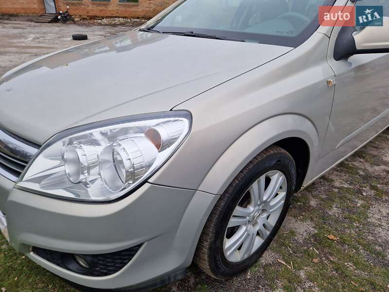 Универсал Opel Astra 2009 в Зачепиловке