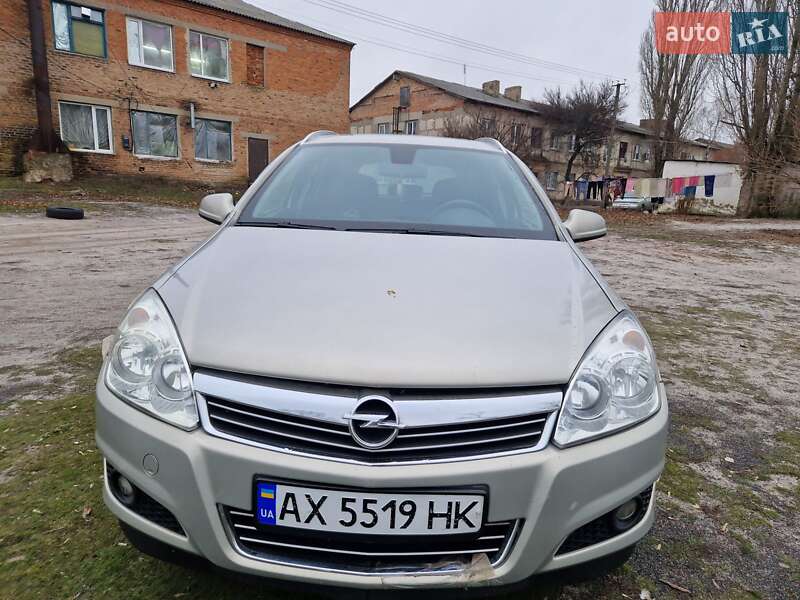 Универсал Opel Astra 2009 в Зачепиловке