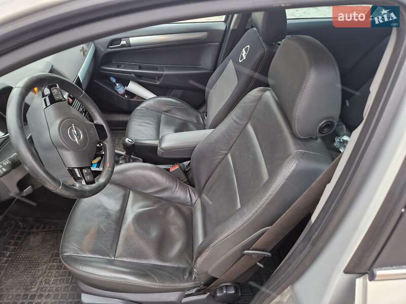 Универсал Opel Astra 2009 в Зачепиловке
