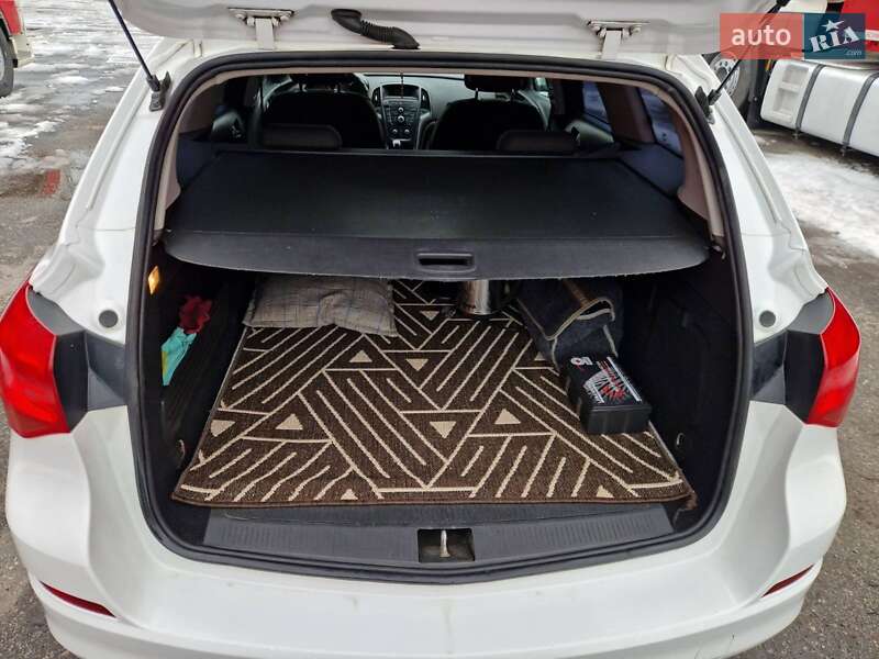 Універсал Opel Astra 2011 в Хмельницькому